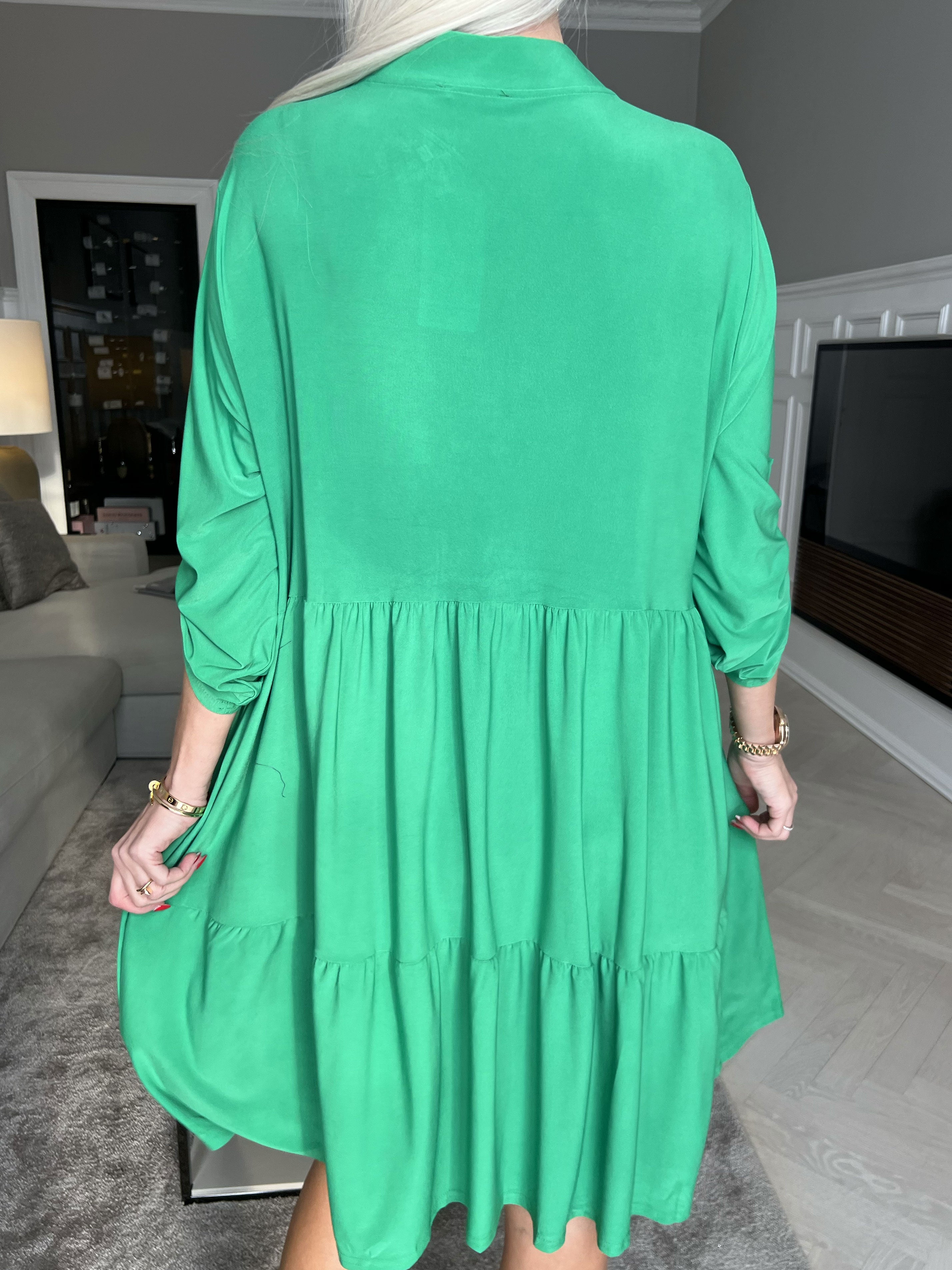 Milano Plain Midi - Enfärgad klänning med lager på lager look